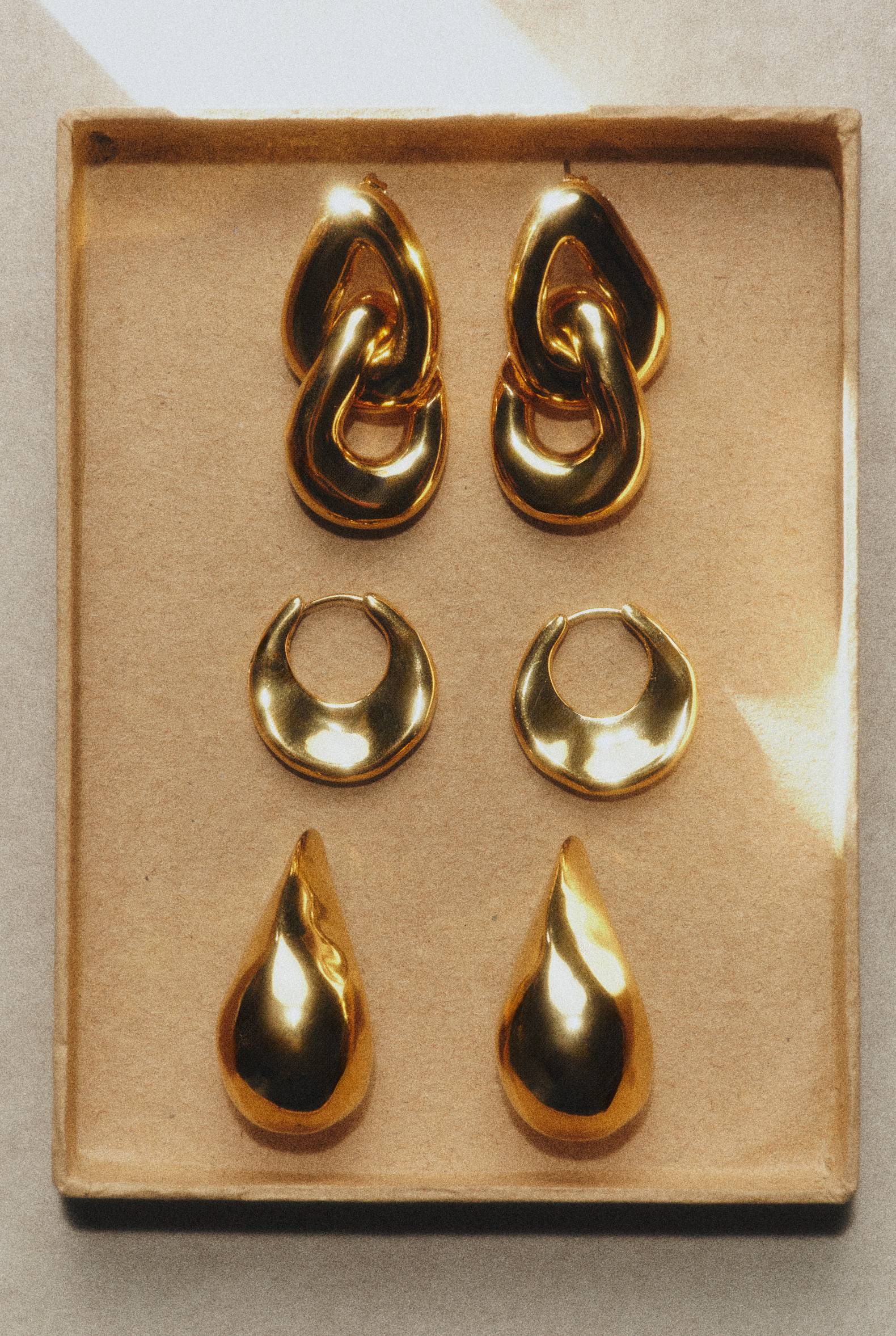 ジュエリー : エレガントで洗練されたアイテム | レディースウェア