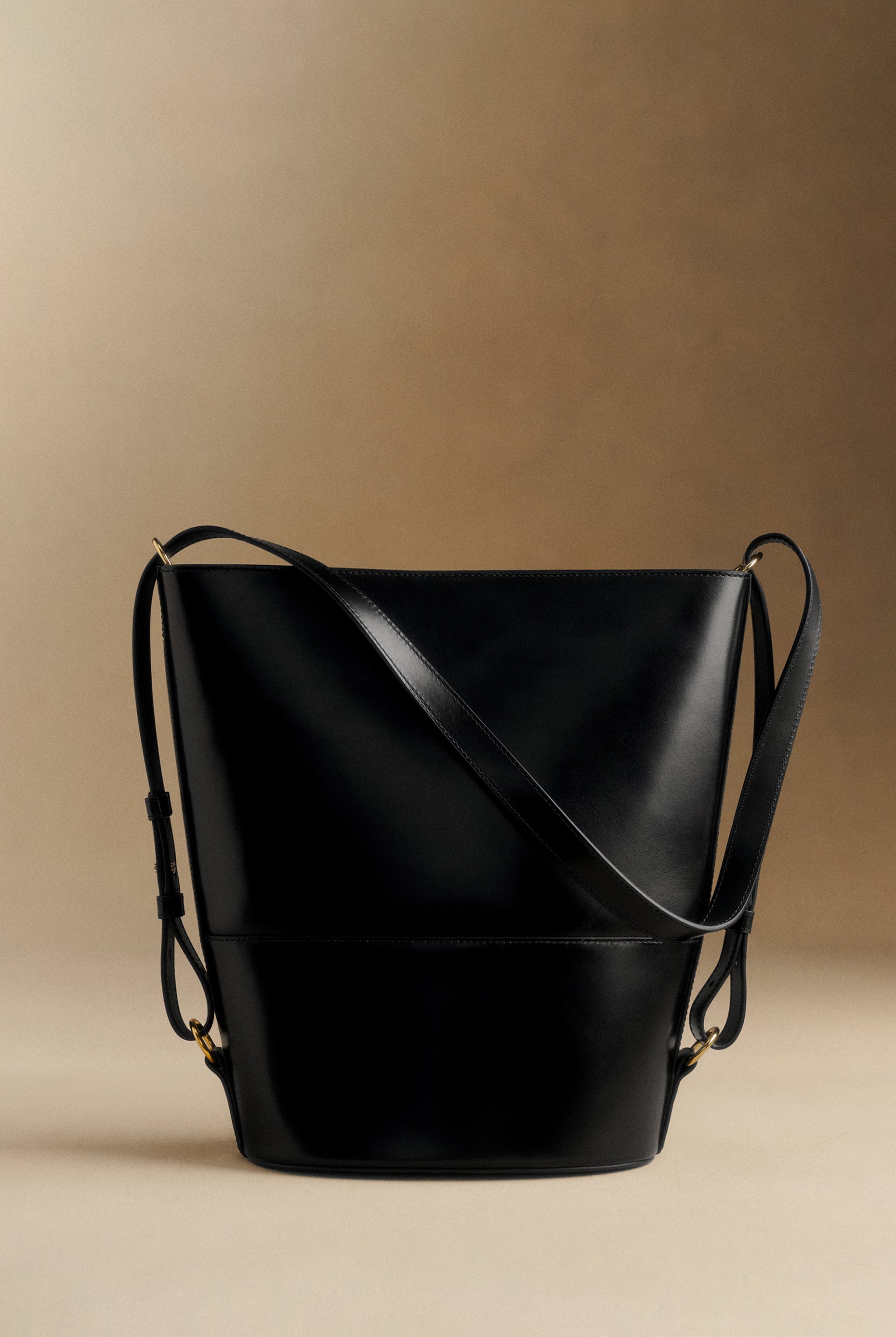 Elegant women's leather Goods | French heroes | Sézane