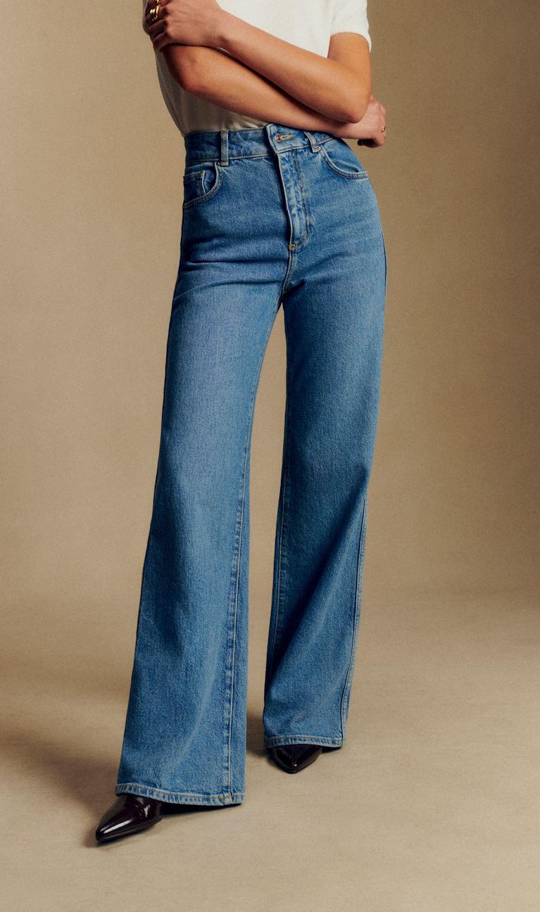 デニム：ハイウェスト、ローライズ、スリムフィットジーンズ