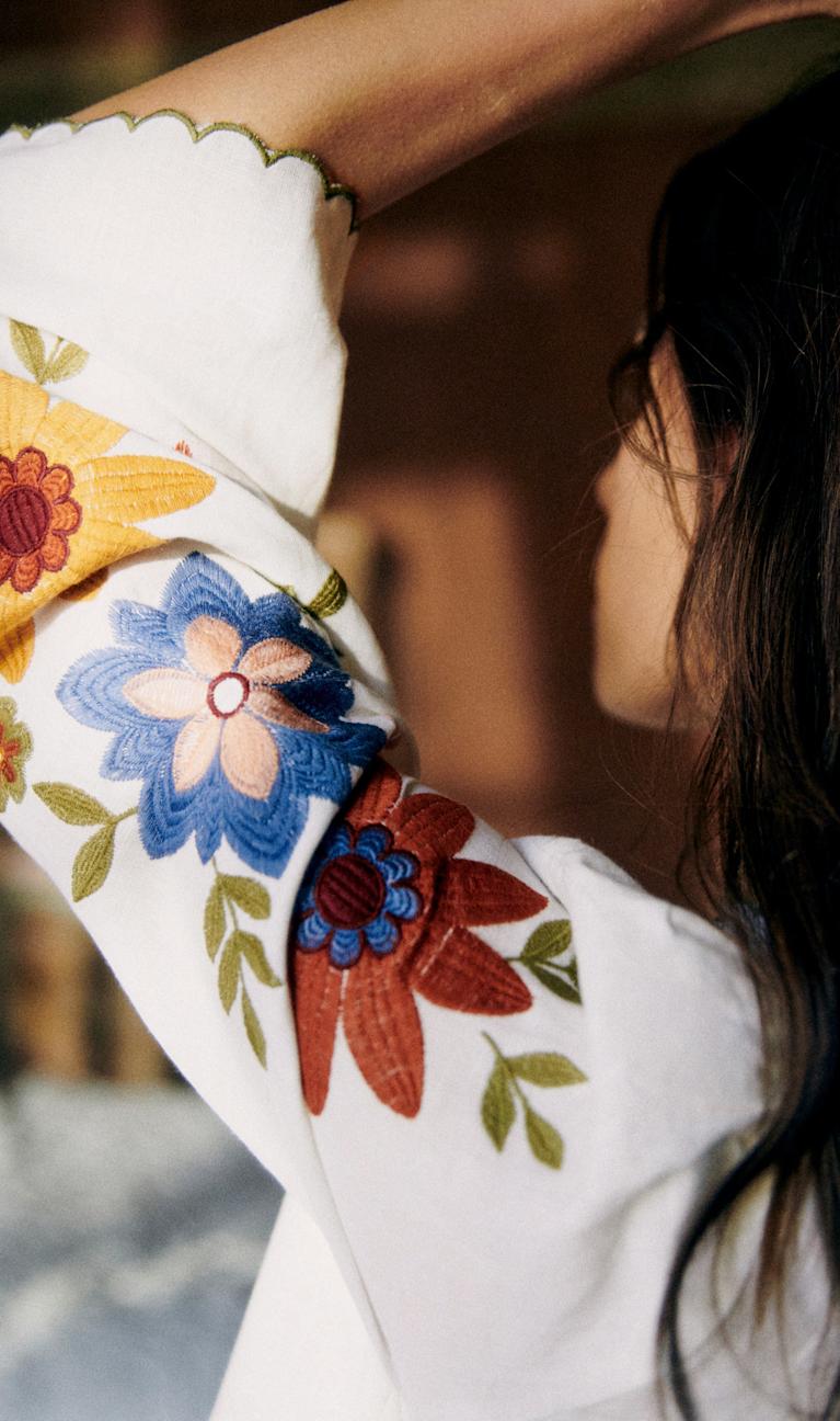 Lace embroidery blouse
