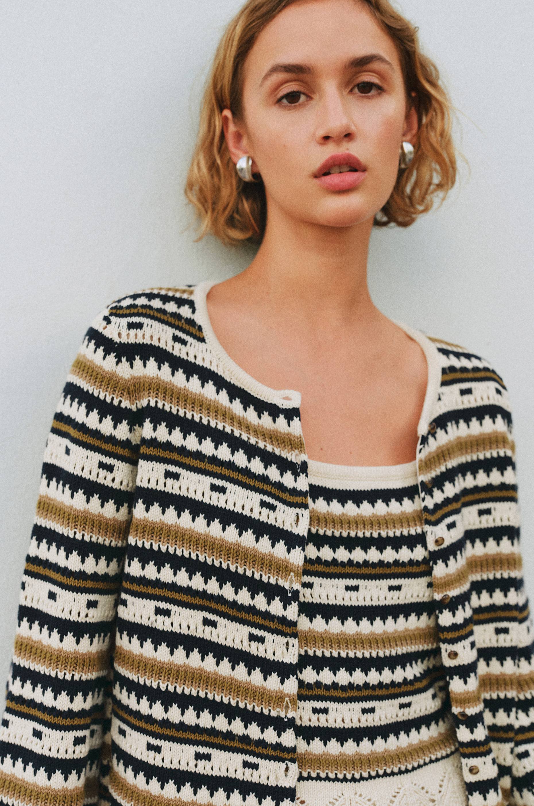 ニットコレクション : レディースセーター、カーディガン