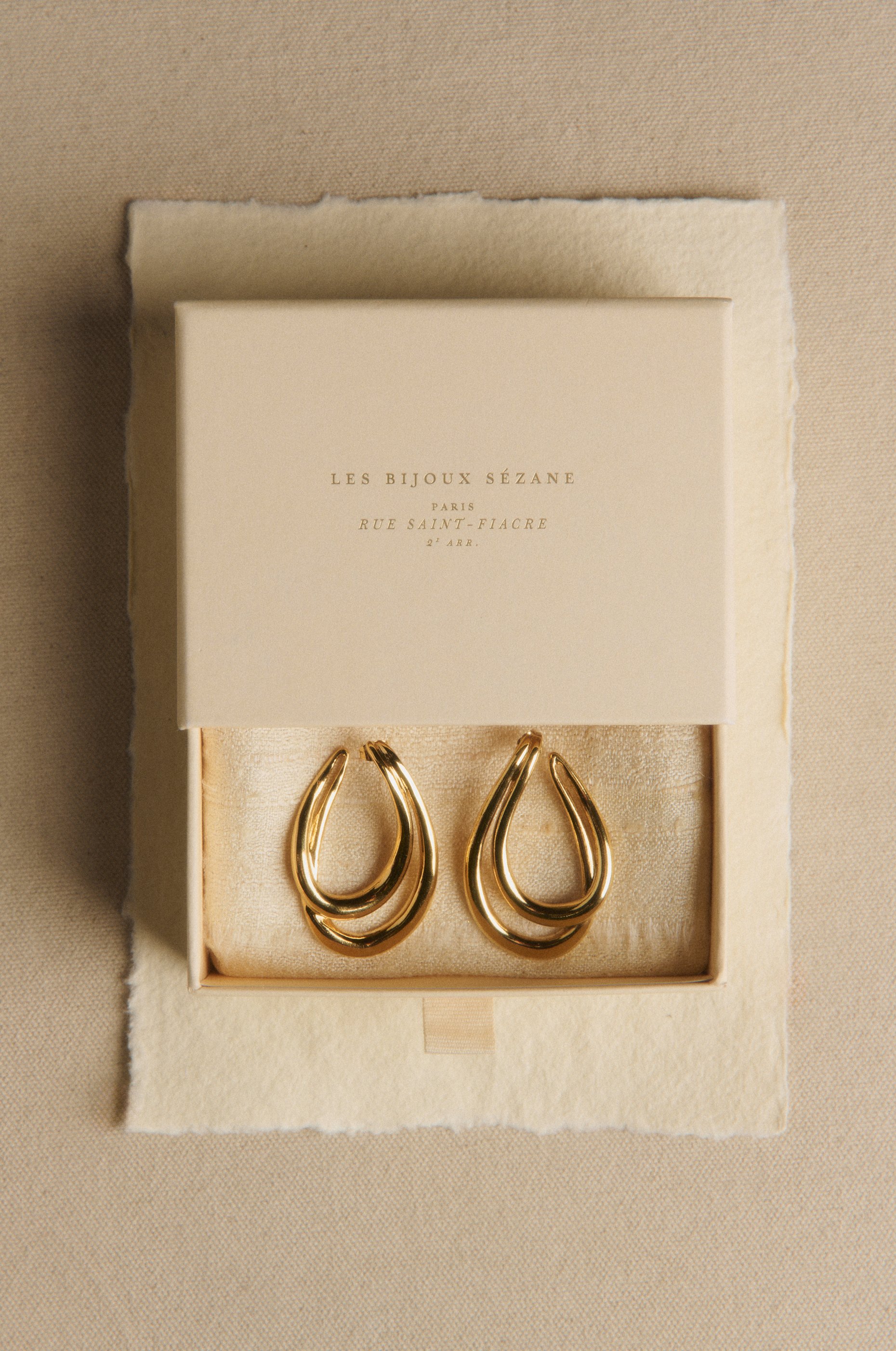 ジュエリー : エレガントで洗練されたアイテム | レディースウェア