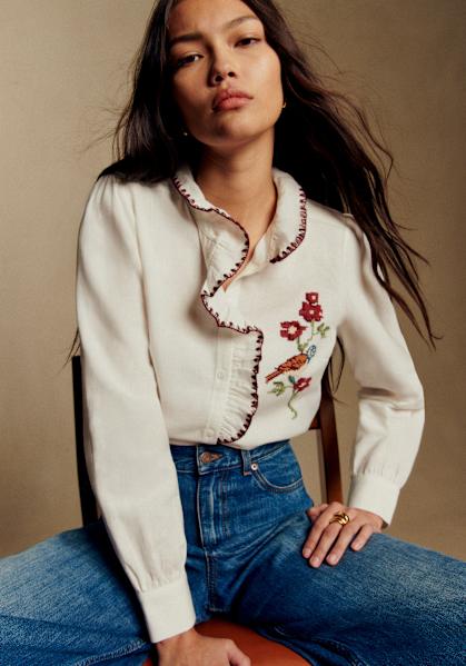 Betty カーディガン - Sézane x Baziszt - カーキエクリュの刺しゅう