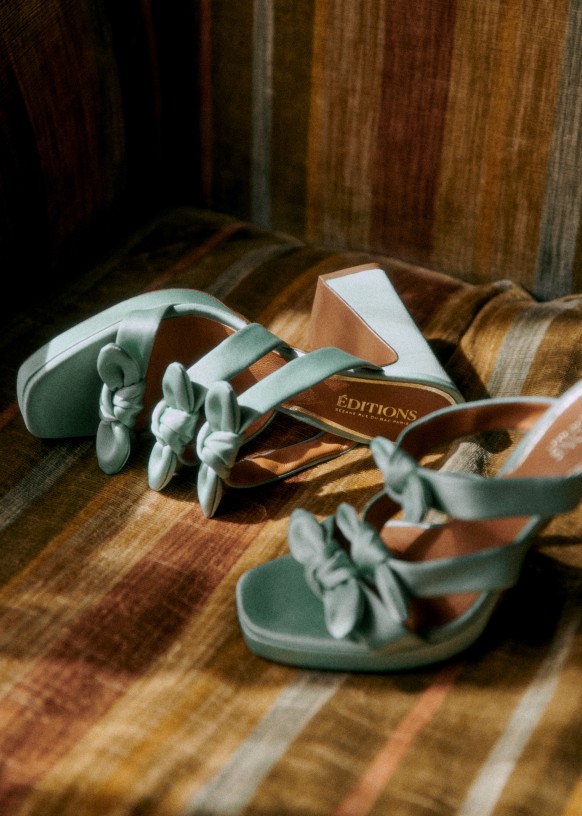 Aqua mules online