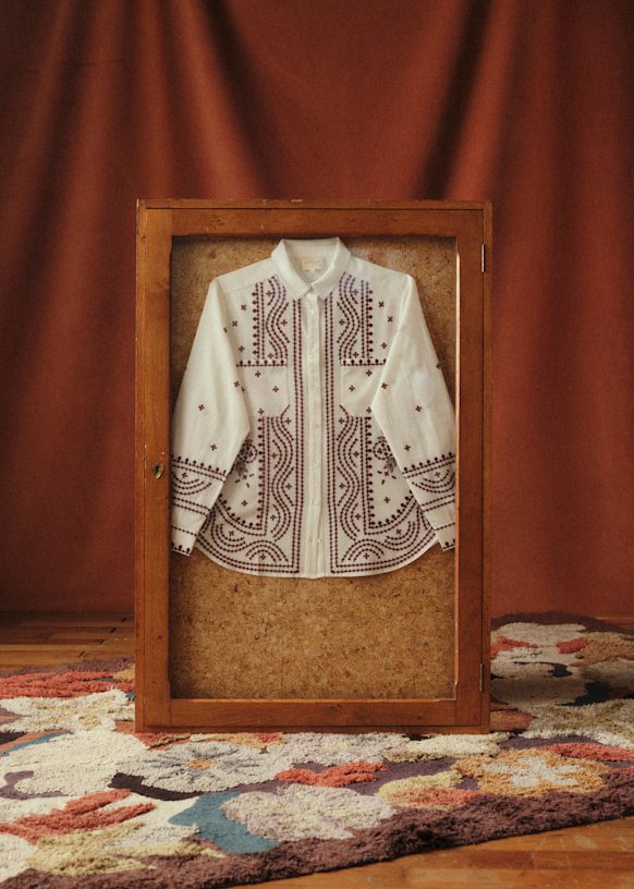 Marzy Shirt - Sézane x Baziszt - Burgundy Ecru Background