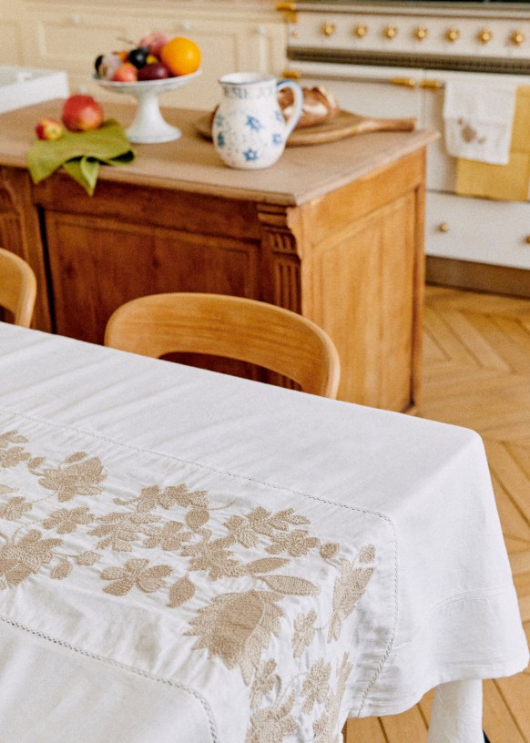 刺繍テーブルクロス200x140cm 0000000025942_j11dv7o.jpg