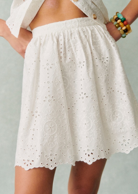 T-shirt con ricamo floreale Donna, Bianco | Milano