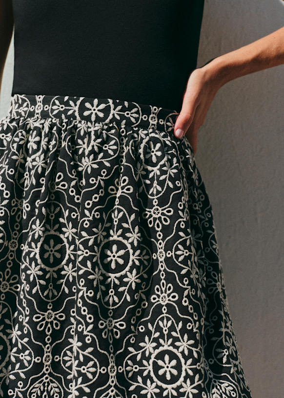 Nao スカート - コントラスト刺繍 ブラック エクリュ - オーガニック