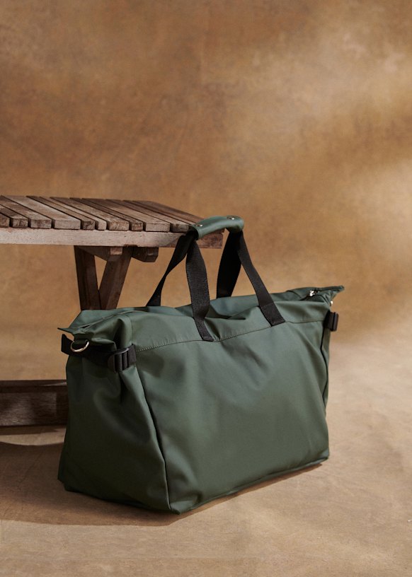 Green travel bag top