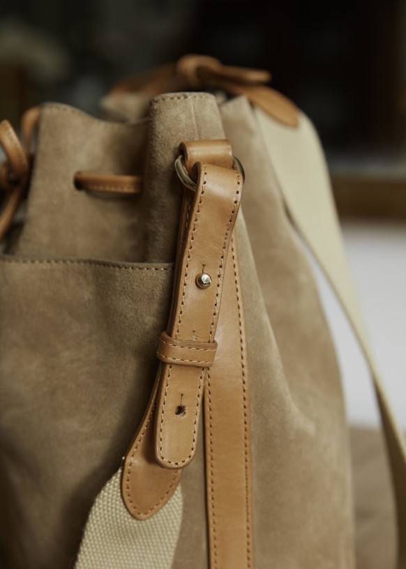 Vintage Ann Taylor Leather Bucket Bag – OMNIA