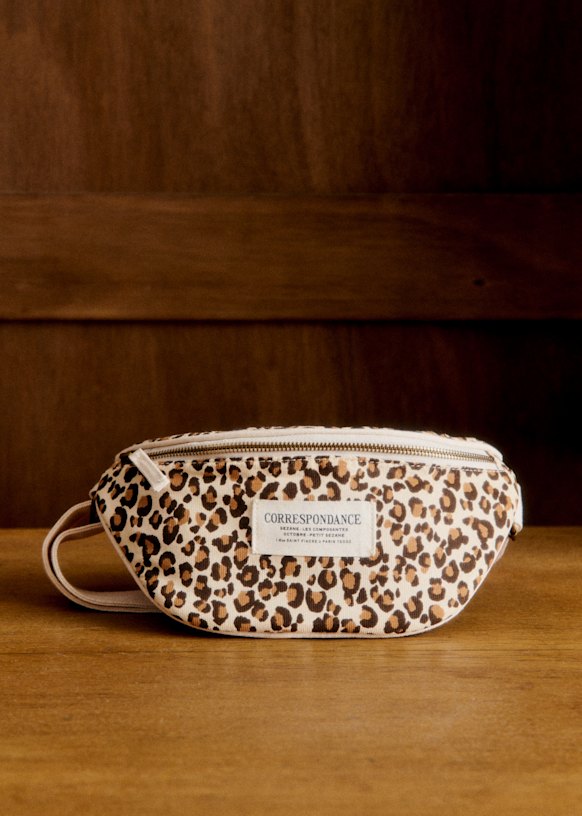 極美品　sezane セザンヌ　バッグ　レオパード　ポーチ　バナナバッグ 極美品sezane セザンヌバッグレオパードポーチバナナバッグ