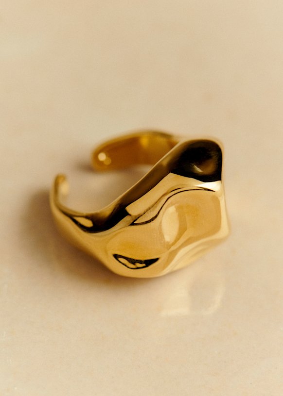 Alia Ring - Gold - Majority recycled brass - Sézane