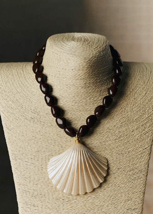 Sacha Necklace - Pearlescent Coral - Resin - Sézane