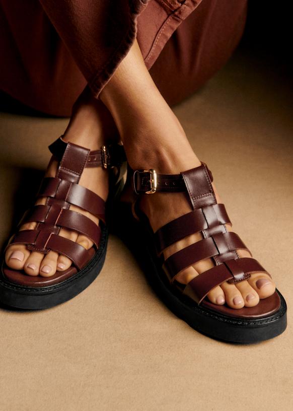国内配送&関税込★SEZANE★Low Allie フラットサンダル Allie Low Sandals - Smooth Black - Bovine leather - Sézane