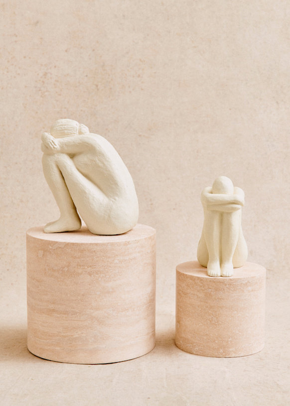 Sculpture Guénolée Courcoux - Femme assise petit modèle