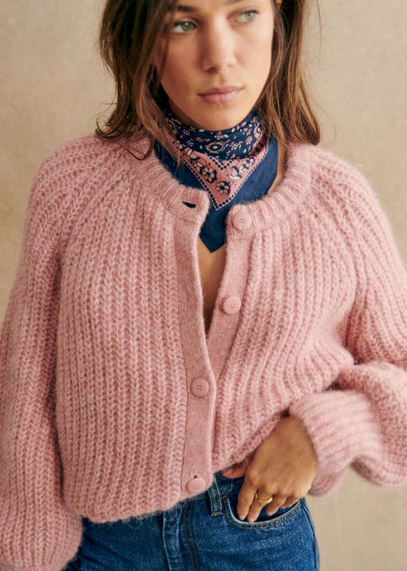 Best advice for dyeing this knit jacket from pink to blue (2nd pic)? Is  this possible? : r/knitting