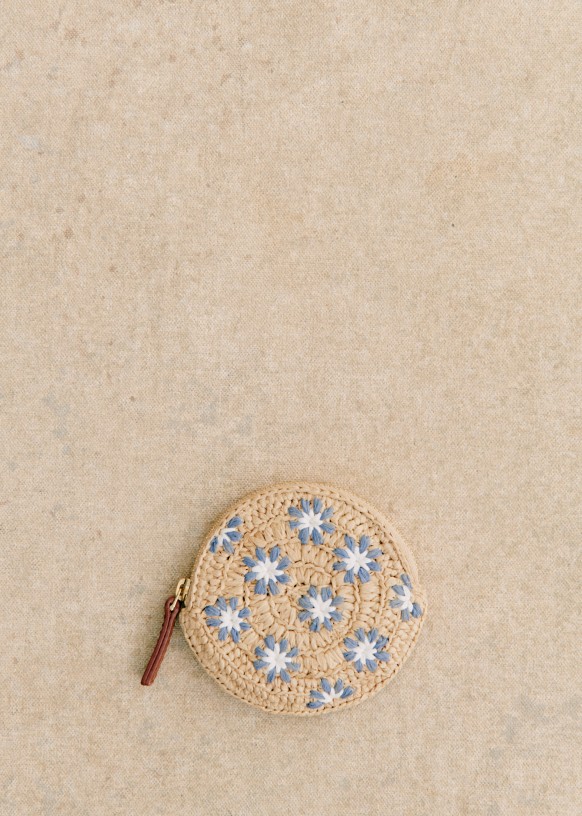 【安心の国内配送】セザンヌ 手織りのラフィア コインケース Nicole コインケース - ラフィアオリーブ刺繍 - ラフィア - Sézane