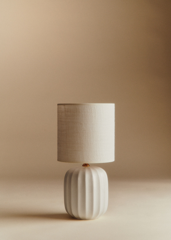 sayaka ライトベージュXS Greta Scalloped Raffia Kids Plug-In Wall Sconce + Reviews | Crate