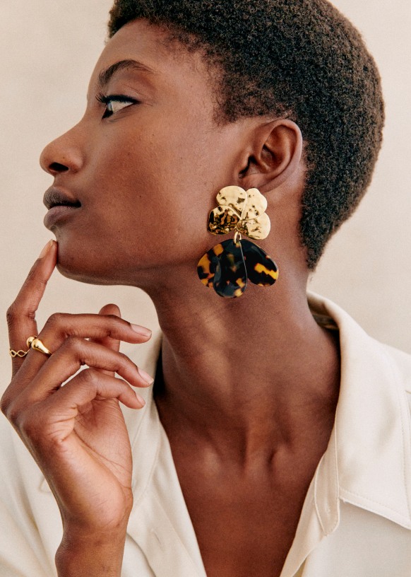 Tortoiseshell resin earrings top
