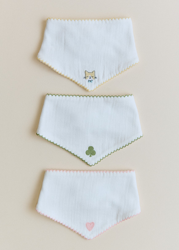 Set of 3 bavoirs brodés