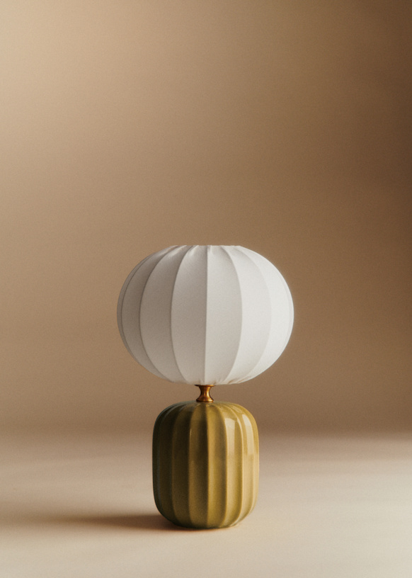 Lampe Traviata petit modèle - Vert olive - Abat-jour Sonate - Écru - Céramique - Sézane