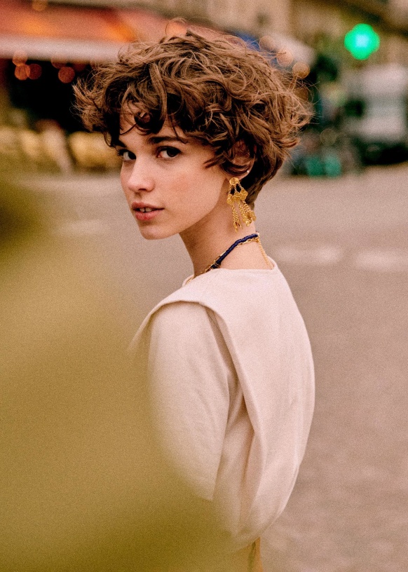 Cute Curly Hairstyle Ideas That Never Go Out of Style