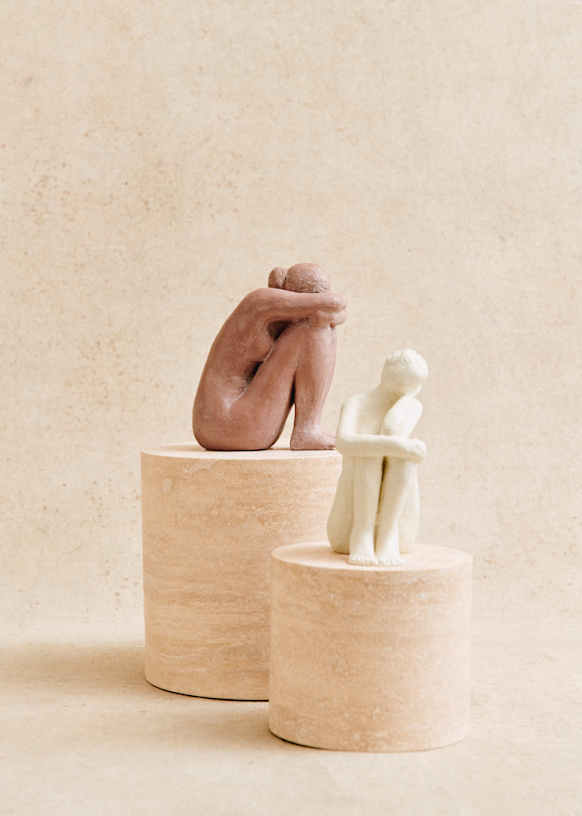 Sculpture Guénolée Courcoux - Femme dans ses pensées petit modèle