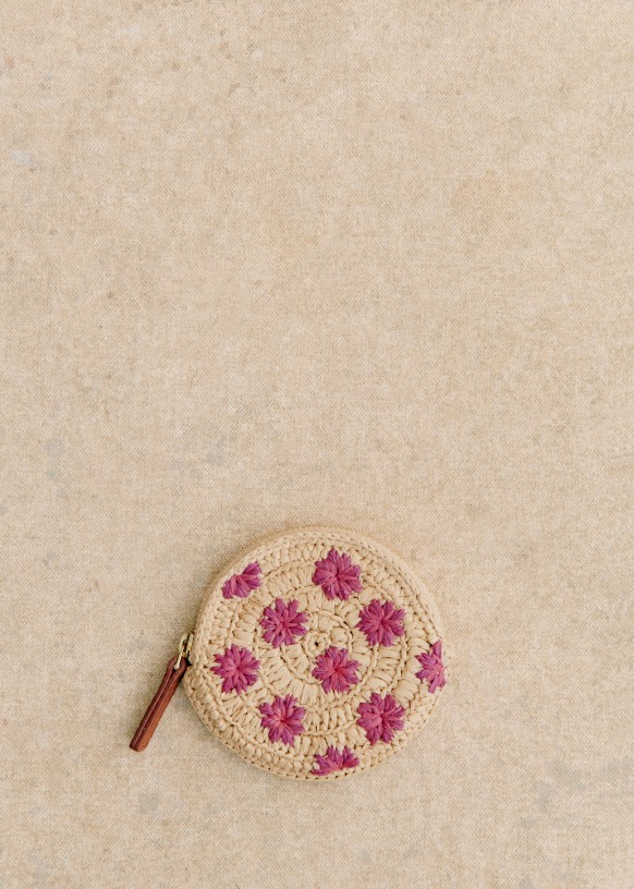 パリ発【SEZANE】Nicole ラフィア マーガレットコインケース Nicole Coin Purse - Embroidered Pink Flowers Raffia - Raffia