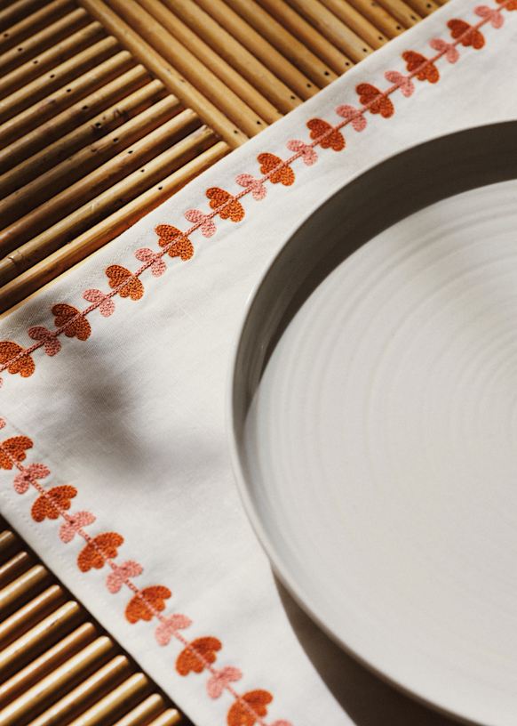 Sets of table brodés