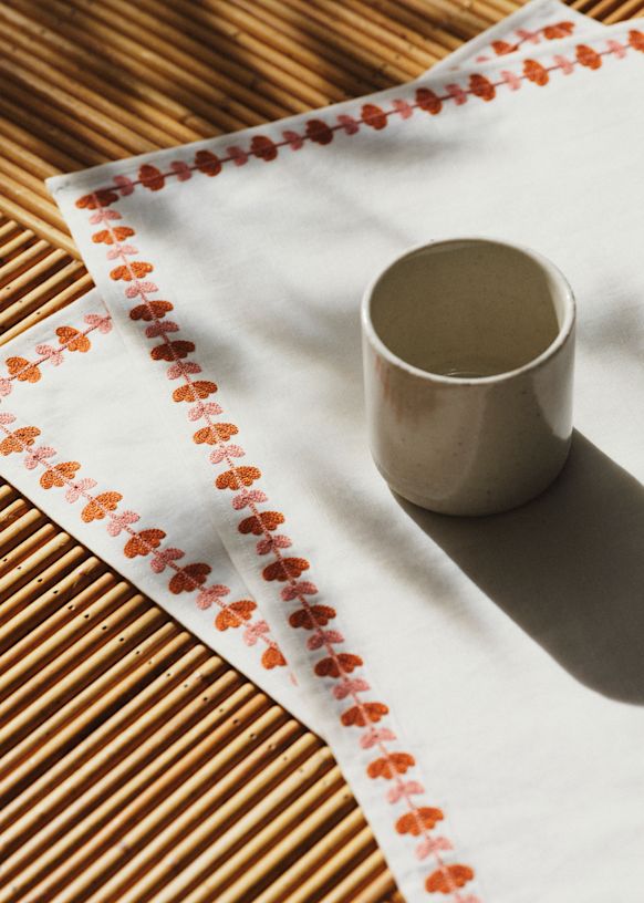Sets of table brodés