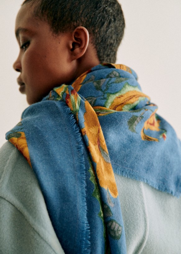Pio Scarf - Vintage blue retro flowers - Wool - Sézane