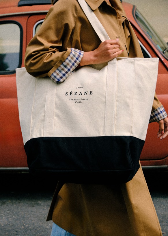 Maxi Totebag Retail WeiB Schwarz Sezane