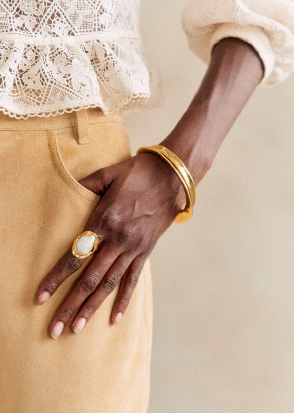 Bague Raja Nacre Laiton majoritairement recycle Sezane