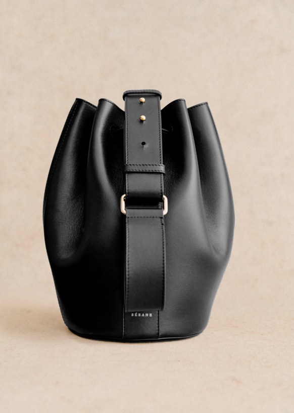 Sac Bucket Smooth Leather Shoulder Bag In Black