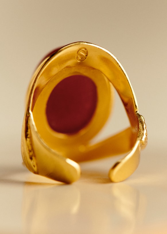 Raja Ring - Mother-of-pearl Pendant - Majority recycled