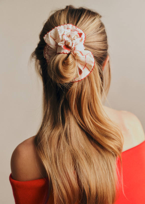 Scrunchie - Embroidered Red Hearts - Organic Cotton - Sézane display picture 1