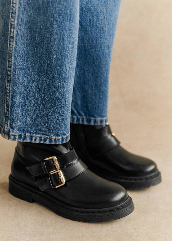 人気カラーの Abigael Low Boots - Glossy Black - Bovine leather - Sézane 靴