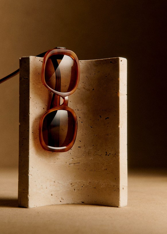 【Sezane】大人のニュートラルスタイル Georgiaサングラス Georgia sunglasses - Black - Acetate - Sézane