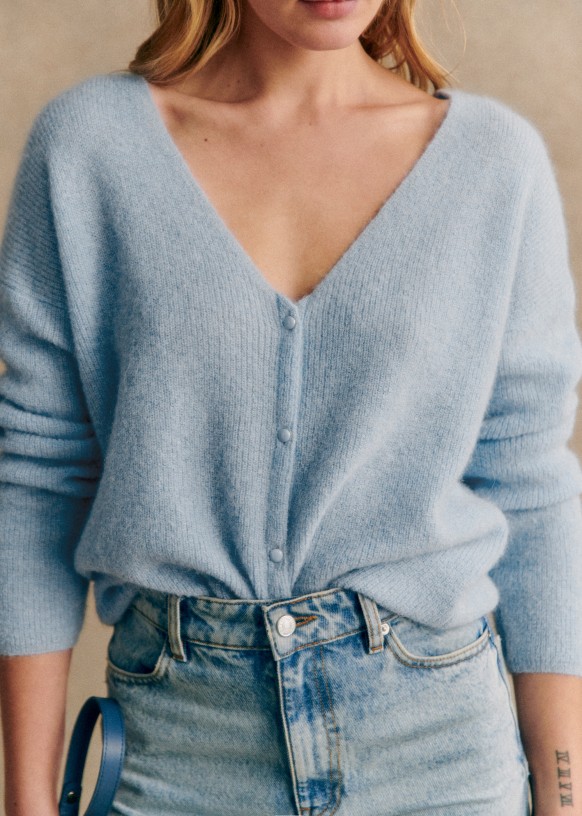 Light Blue Pants with Grey Sweater Outfits For Women (93 ideas