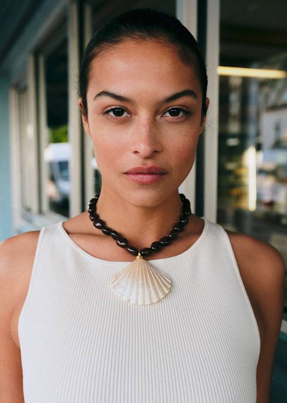 Sacha ネックレス - 真珠光沢 コーラル - 樹脂 - Sézane