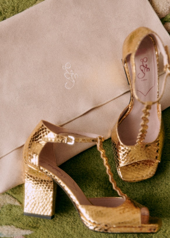 HUGO CFM SOULIERS x EDITIONS SEZANE ハイサンダル - エンボス加工ゴールド - Sézane