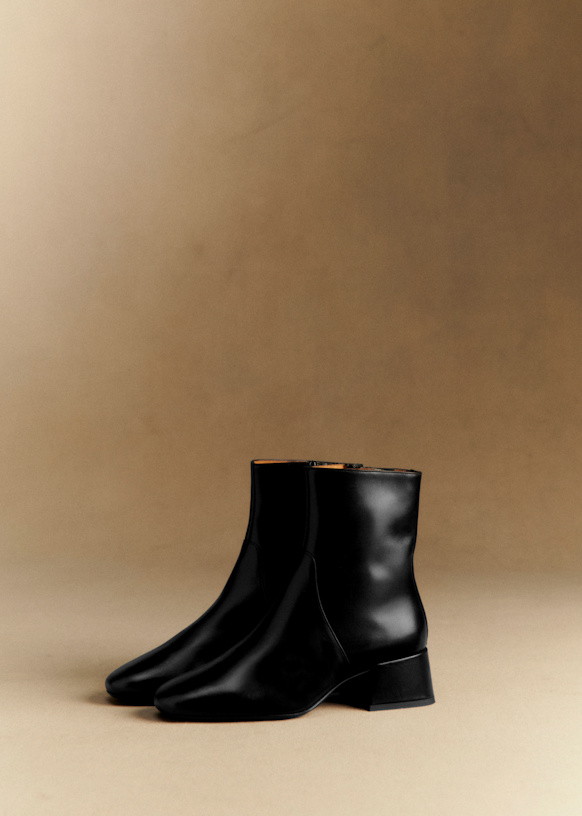 Paulette Low Boots - Glossy Black