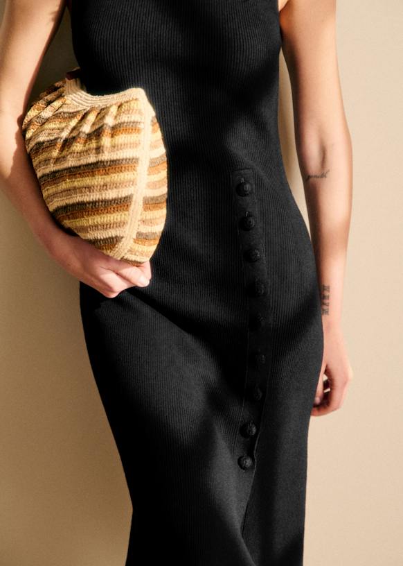 【Sezane】 Harena ノースリーブ ニット ミディドレス Harena Dress - Black - Viscose ECOVERO™ LENZING™ - Sézane