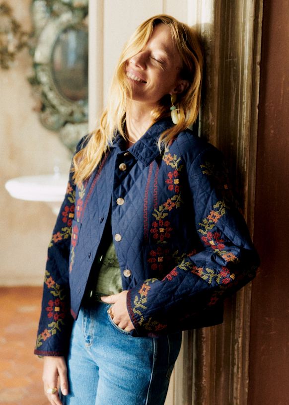 Jacke Liah - Sézane x Lucia Vergara - Jasmin Marineblauer Grund - Biologische Baumwolle - biologische Textilien - Sézane