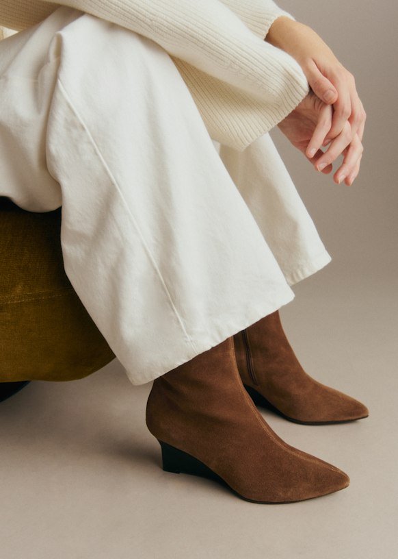 omae Oria Ankle Boots - Taupe Khaki - Split cowhide leather - Sézane
