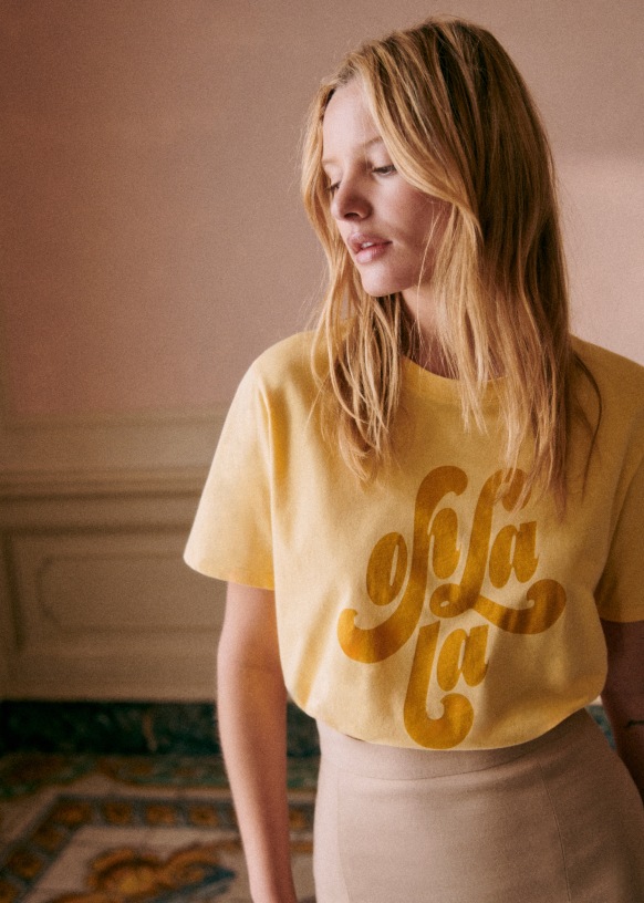 Camiseta Oh La La Amarillo Ocre Algodon ecologico textiles ecologicos Sezane