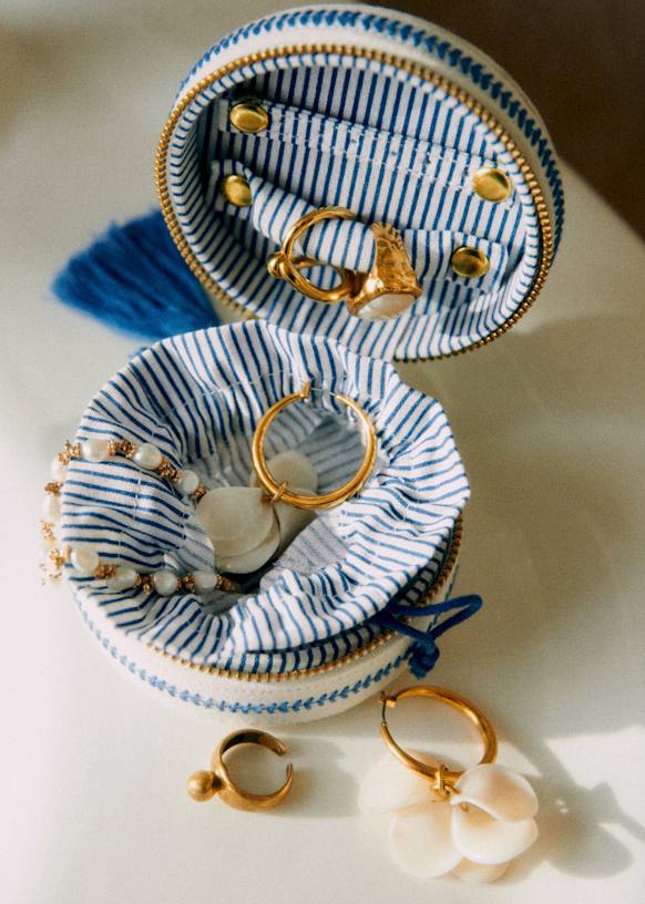 sezane アクセサリーケース タグ付き ジュエリーケース - エクリュー地に青い刺繍 - コットン - Sézane