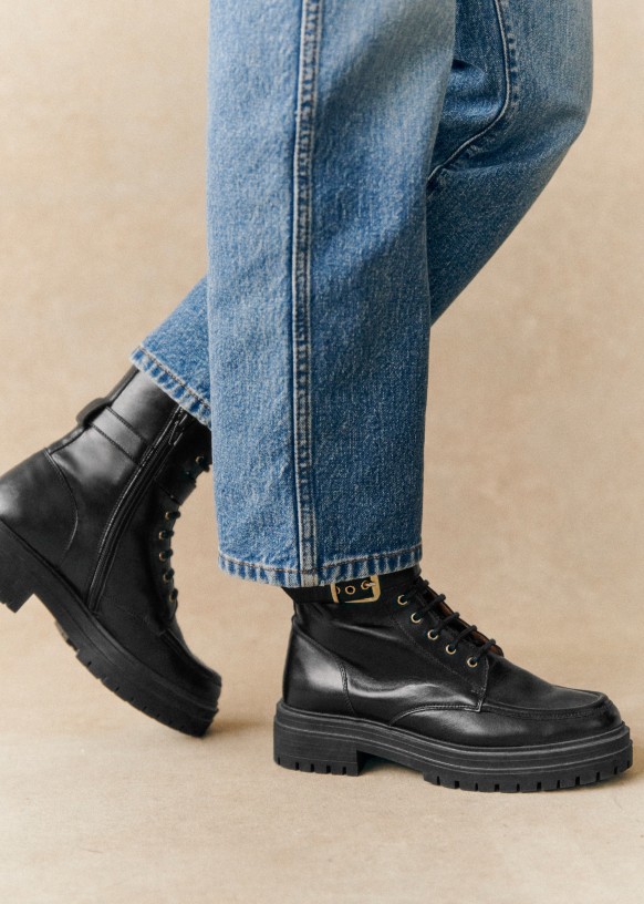 Justine Low Boots Glossy Black Sezane