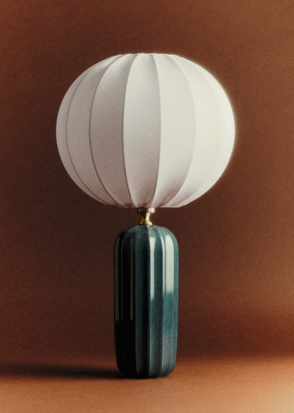 Lampe Traviata Moyen modèle - Bleu Orage - Abat-jour Sonate - Écru - Céramique - Sézane