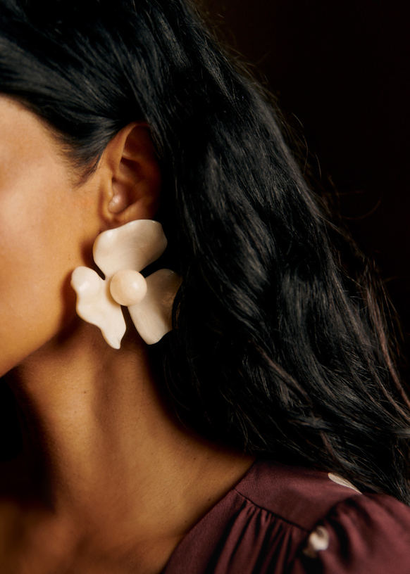 大量入荷 Kiana Earrings - Brick - Resin - Sézane その他